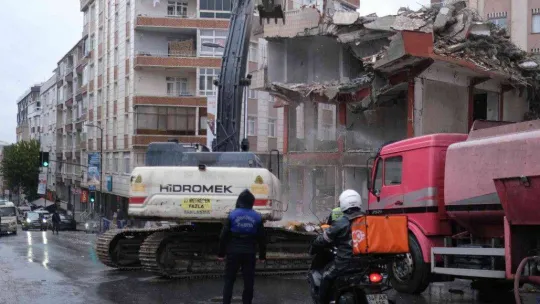 Güngören'de belediyeye 'kontrolsüz yıkım' tepkisi