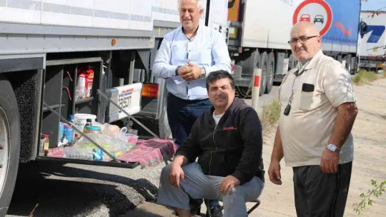 Günlerdir sınırda bekleyen tır şoförleri: 'İnsanlıktan çıktık, tuvaletimizi bile yapamıyoruz'