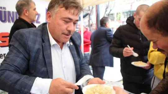 Günlerini kutlayıp 2 bin kişiye pilav dağıttılar