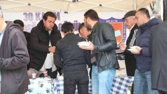 Günlerini kutlayıp 2 bin kişiye pilav dağıttılar