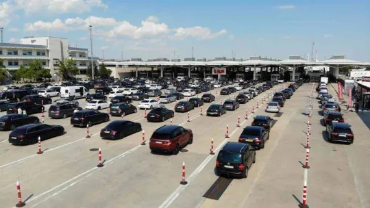 Gurbetçiler yaz tatil için akın akın Türkiye'ye geliyor