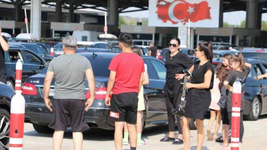 Gurbetçiler yaz tatil için akın akın Türkiye'ye geliyor