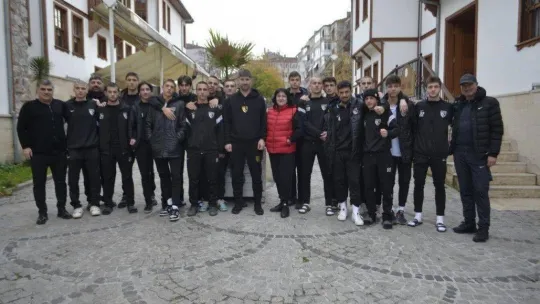 Gürcistan U-17 futbol takımı Aragvelebi, Gölcük'te kamp yaptı