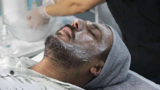 Güzellik yarışında erkekler kadınları solladı