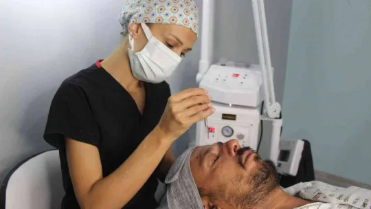 Güzellik yarışında erkekler kadınları solladı