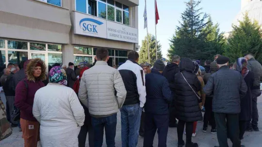 Haberi duyan SGK binasına koştu: Uzun kuyruklar oluştu