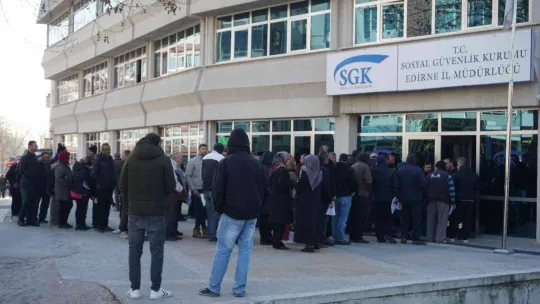 Haberi duyan SGK binasına koştu: Uzun kuyruklar oluştu