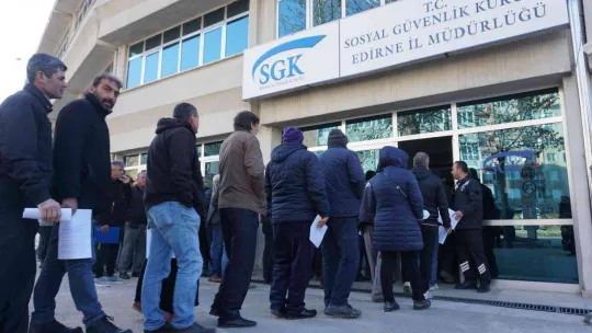 Haberi duyan SGK binasına koştu: Uzun kuyruklar oluştu