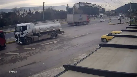 Hafif ticari araç 3 genç kıza mezar oldu