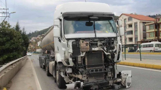 Hafif ticari araç 3 genç kıza mezar oldu