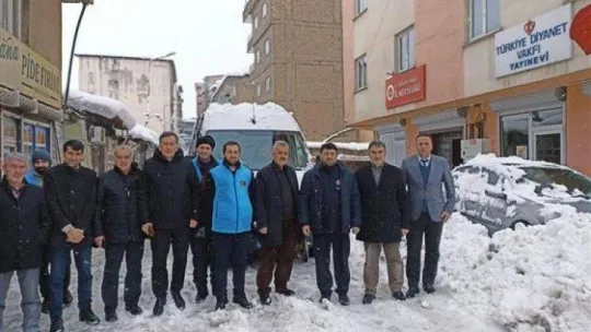 Hakkari Müftülüğünün yardım ekibi yola çıktı