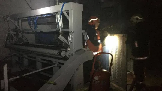 Halı fabrikasında çıkan yangın söndürüldü