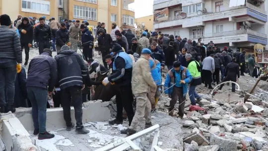 Haliliye Belediyesi 82 noktada depremzedelerin yanında