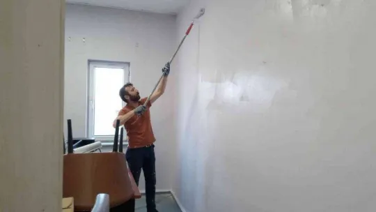 Hastanedeki yıpranan ve dökülen duvarlar boyatıldı