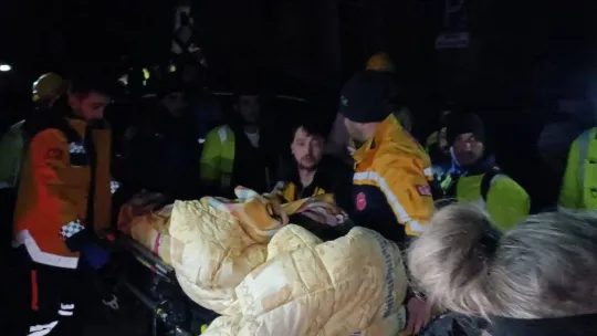 Hatay Antakya'da bir kadın sağ kurtarıldı