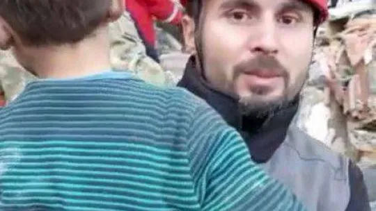 Hatay'da 4'ü çocuk 6 kişi enkazdan sağ çıkarıldı