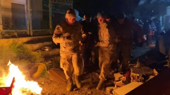 Hatay'da 42 saat sonra enkazdan kurtarılan Fatma teyze: 'Hepinizi çok seviyorum'