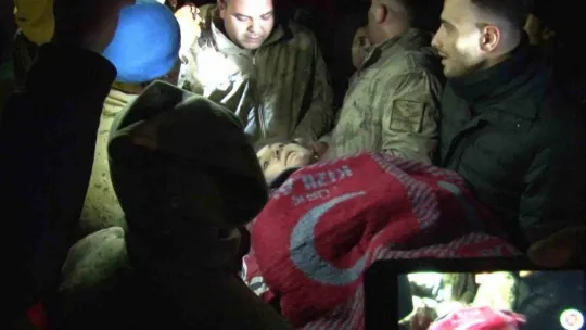 Hatay'da 42 saat sonra enkazdan çıkarılan Haticenur'un ilk isteği 'limonlu su' oldu