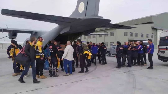 Hatay'da çalışmalara katılan 39 kişilik AFAD ve sağlık ekibi İstanbul'a döndü