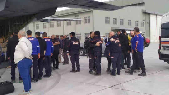 Hatay'da çalışmalara katılan 39 kişilik AFAD ve sağlık ekibi İstanbul'a döndü
