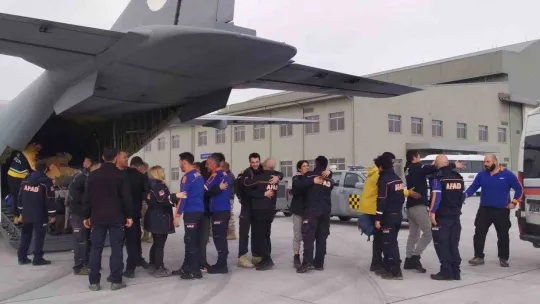 Hatay'da çalışmalara katılan 39 kişilik AFAD ve sağlık ekibi İstanbul'a döndü