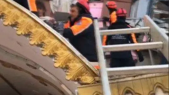 Hatay'da depremin 33. saatinde gelen kurtuluş: 4 yaşındaki Zeynep ve annesi kurtarıldı