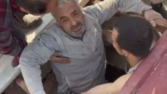 Hatay'da enkaz altındaki çocuk ve bir vatandaş 30 saat sonra kurtarıldı