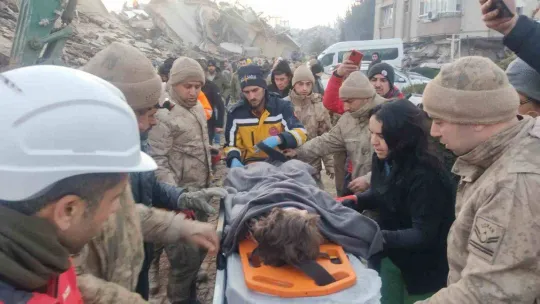 Hatay'dan sevindirici haber: 51 saat sonra 5 yaşındaki kız çocuğu sağ kurtarıldı