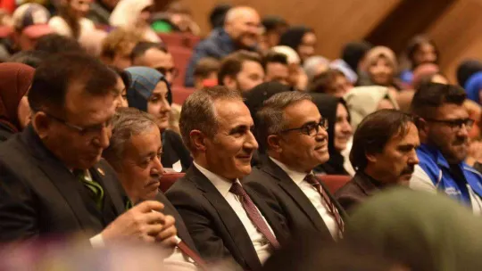 Hayati İnanç Balıkesirli gençlerle bir araya geldi