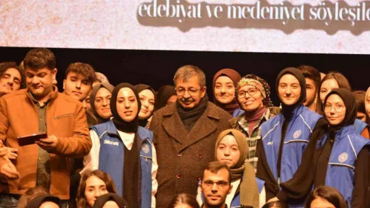 Hayati İnanç Balıkesirli gençlerle bir araya geldi