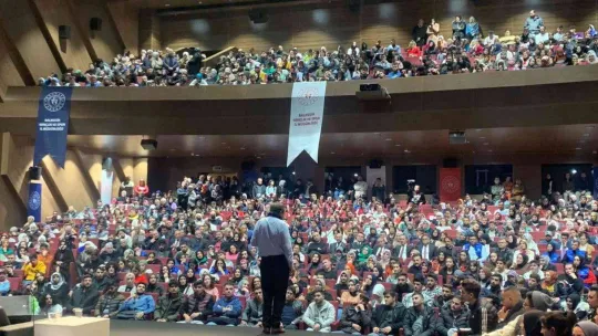 Hayati İnanç Balıkesirli gençlerle bir araya geldi