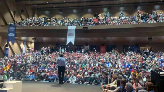 Hayati İnanç Balıkesirli gençlerle bir araya geldi