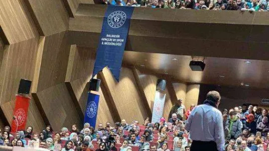 Hayati İnanç Balıkesirli gençlerle bir araya geldi