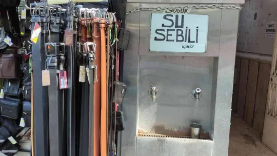 Hayır dua almak için 15 yıldır soğuk su dağıtıyor