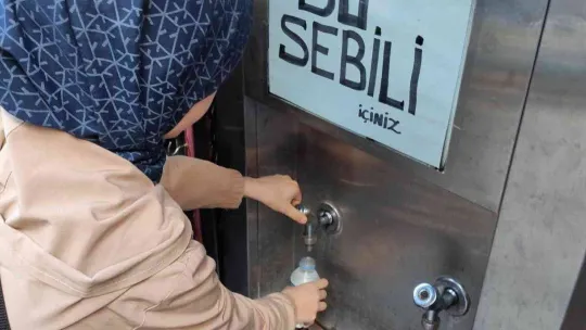 Hayır dua almak için 15 yıldır soğuk su dağıtıyor
