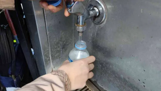 Hayır dua almak için 15 yıldır soğuk su dağıtıyor