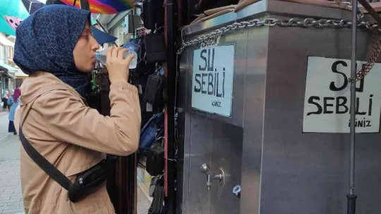 Hayır dua almak için 15 yıldır soğuk su dağıtıyor