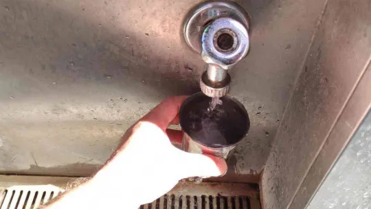 Hayır dua almak için 15 yıldır soğuk su dağıtıyor