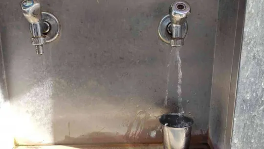 Hayır dua almak için 15 yıldır soğuk su dağıtıyor