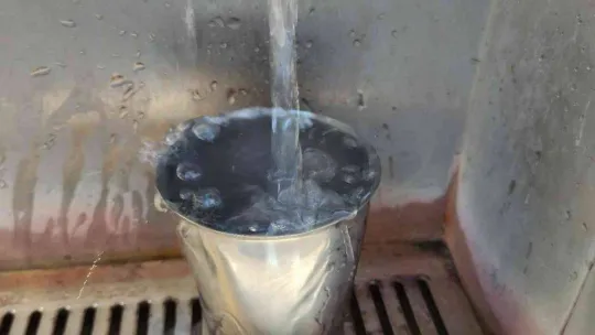 Hayır dua almak için 15 yıldır soğuk su dağıtıyor