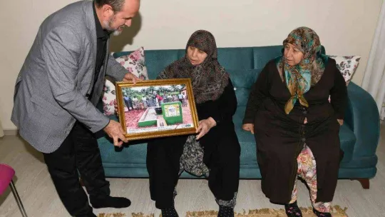 Hayırsever iki kadın emekli maaşlarından biriktirdikleri parayla Afrika'da su kuyusu açtırdı