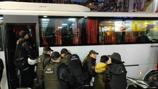 HDP'lilerin izinsiz eylemine polis müdahalesi