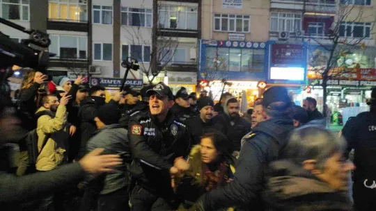 HDP'lilerin izinsiz eylemine polis müdahalesi