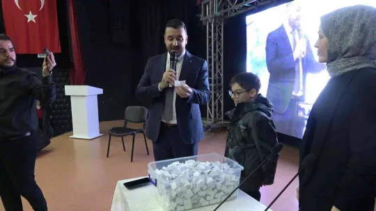 Hedef 1000 Burs Projesi'nde kura çekimi yapıldı