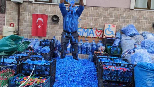 Her yıl milyonlarca kapak toplayıp engellileri sevindiriyor