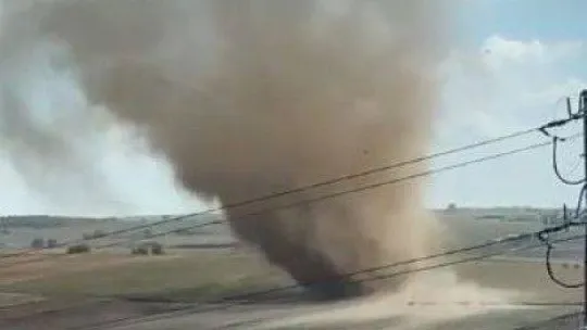 Hortum sonrası fabrikanın panelleri uçtu