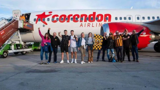 Hull City yüzlerce taraftarıyla Antalya'ya geldi