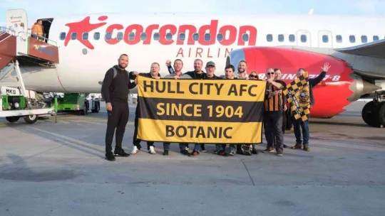 Hull City yüzlerce taraftarıyla Antalya'ya geldi