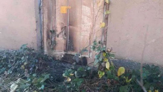 Husumetlisinin evini kundaklamaya gitti, ağabeyi vuruldu