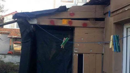 Husumetlisinin evini kundaklamaya gitti, ağabeyi vuruldu